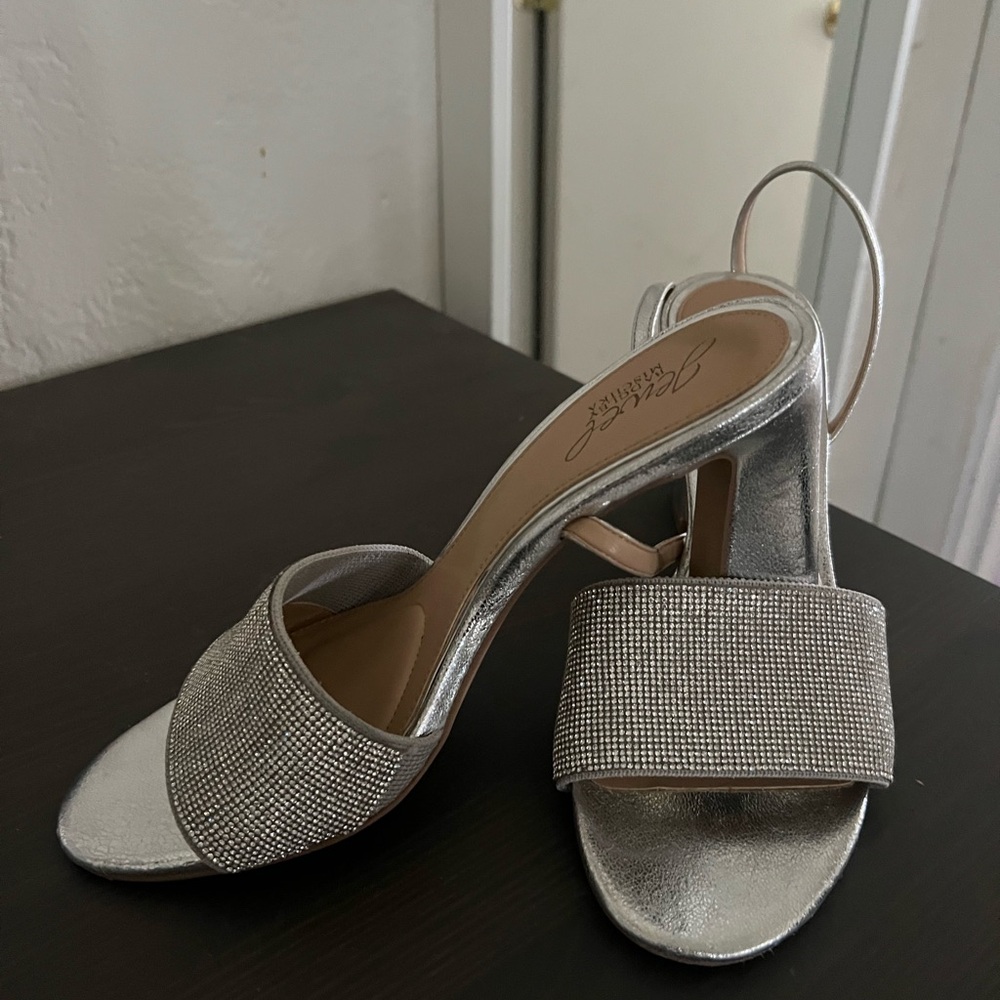 Jewel Badgley Mischka Silver Heels with Glittery Slingback
